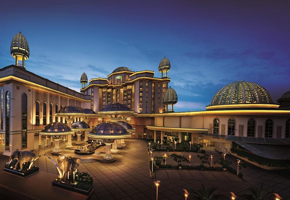 Sunway Resort Hotel Petaling Dzsaja Kültér fotó The Palace of the Golden Horses
