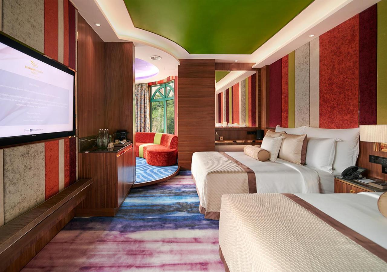 Sunway Resort Hotel Petaling Dzsaja Kültér fotó A room at W Hong Kong