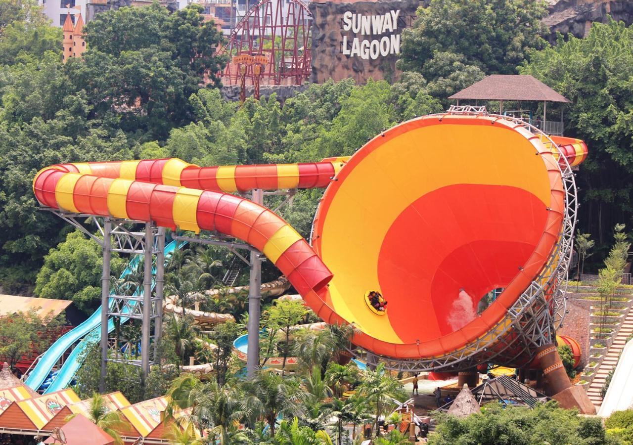 Sunway Resort Hotel Petaling Dzsaja Kültér fotó The Tornado slide