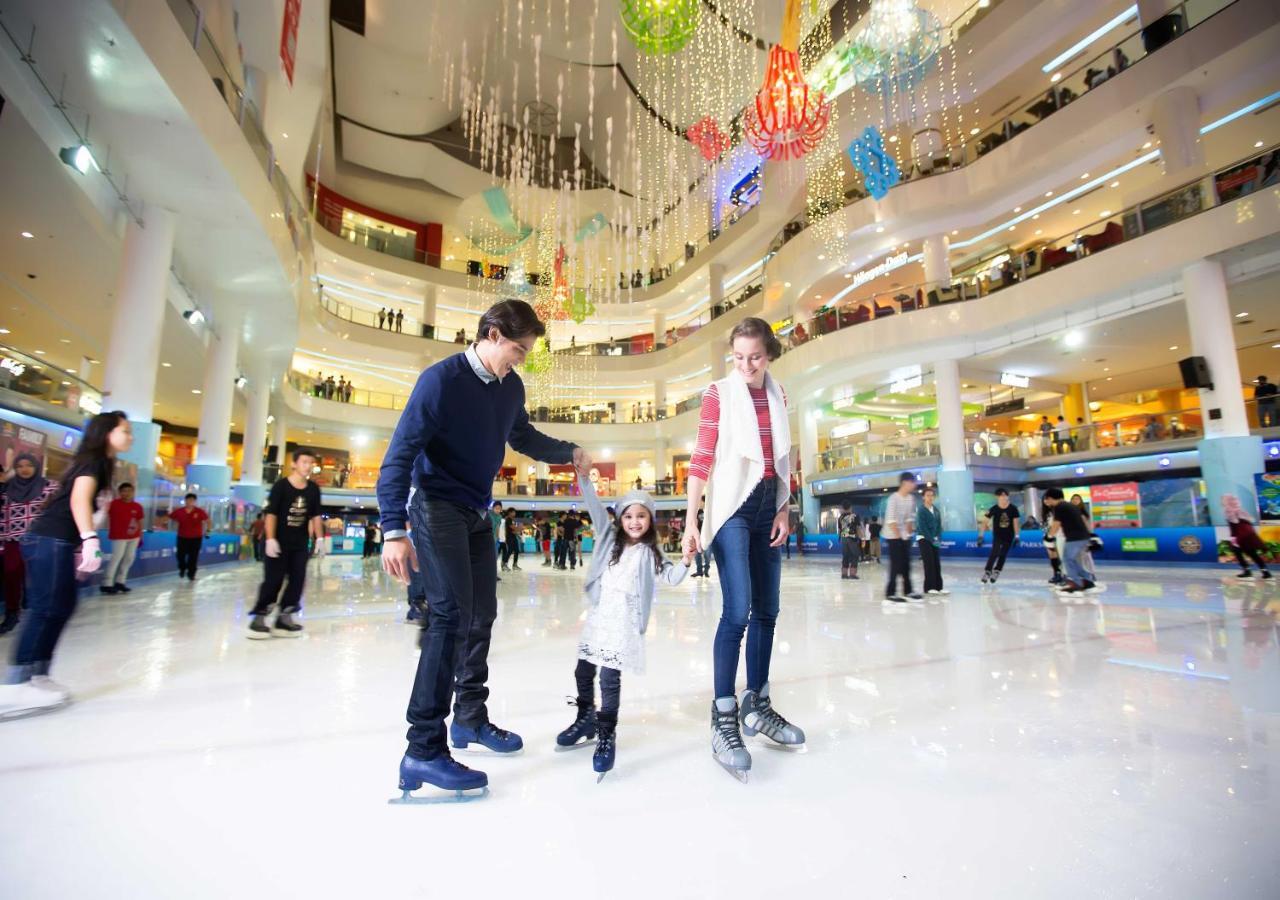 Sunway Resort Hotel Petaling Dzsaja Kültér fotó Ice rink at the mall